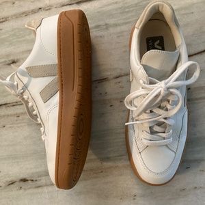 Veja Sneakers - V12 Leather Extra White Natural Sole / Marsala Gum Sole - US 8